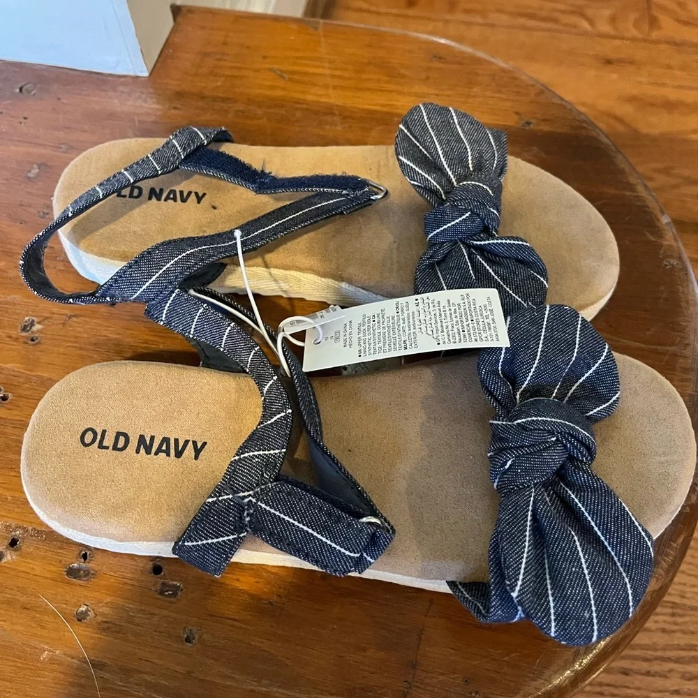 Toddler girls size 13 Old Navy Chambray stripe sandals